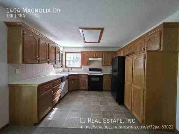 1404 Magnolia Dr - Photo 4 of 11