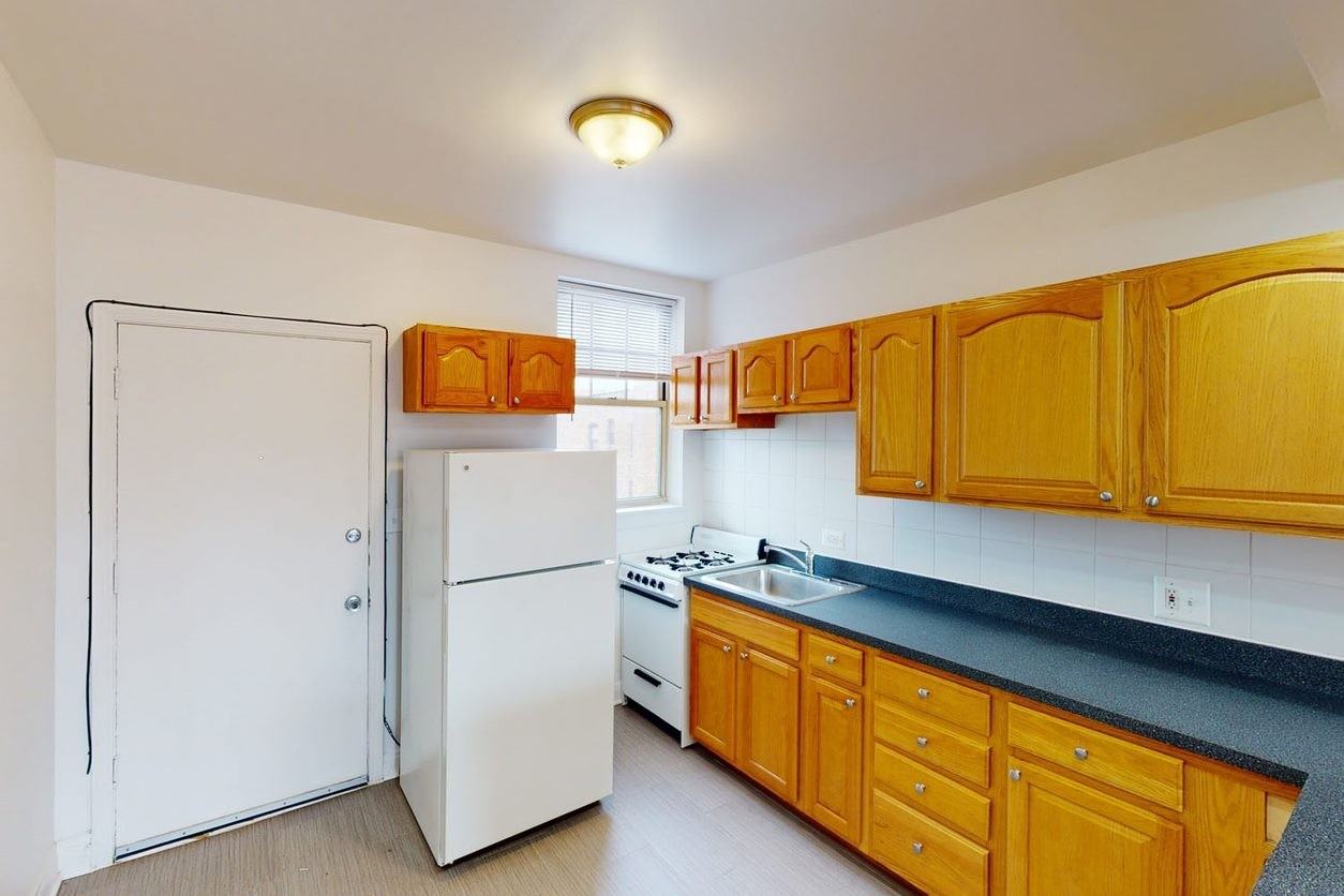 5528 S. Cornell Avenue - Photo 2 of 9