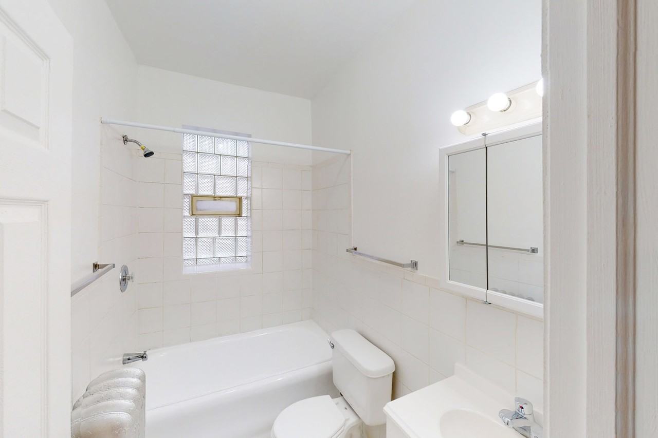 5528 S. Cornell Avenue - Photo 6 of 9