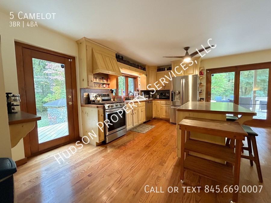 5 Camelot - Photo 3 of 17