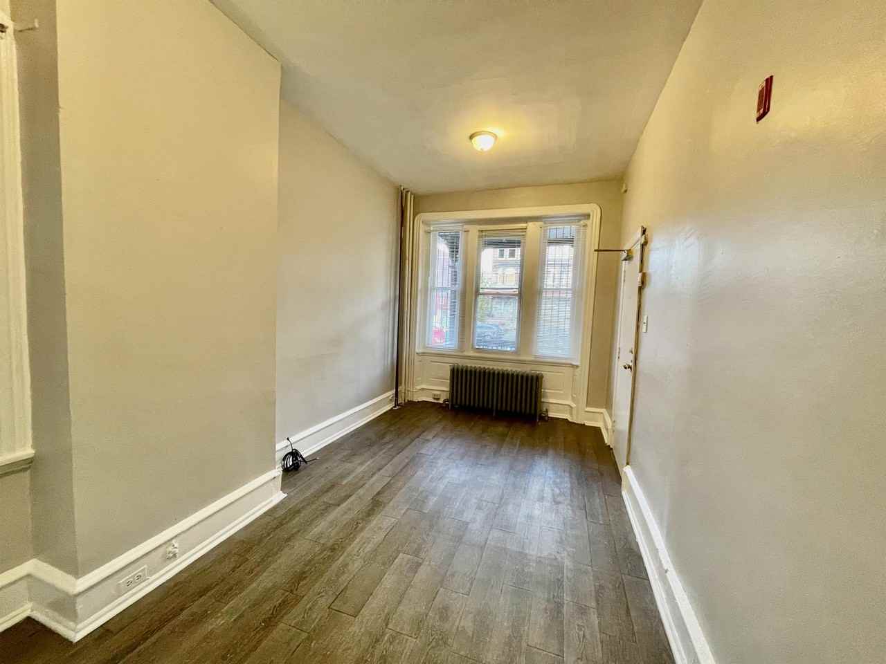 1234 W Allegheny Ave #1F - Photo 2 of 8