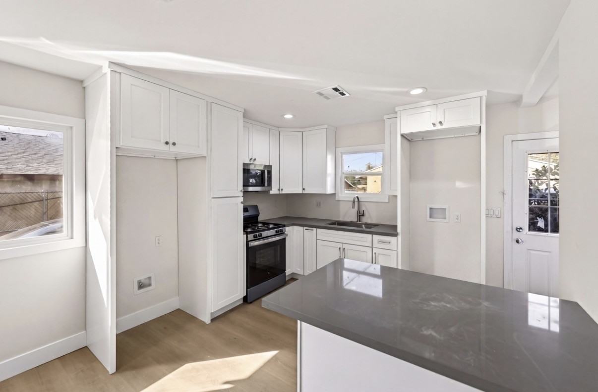 820 Aragon Ave #NA - Photo 4 of 10