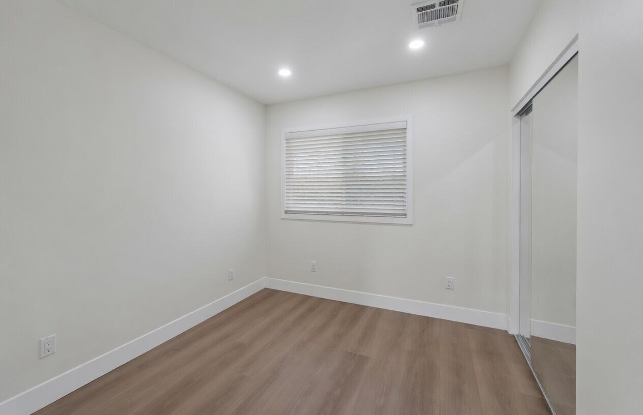 820 Aragon Ave #NA - Photo 6 of 10