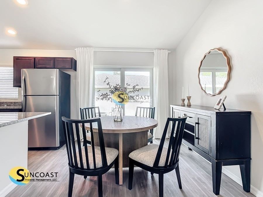 1098 Bristol St - Photo 4 of 15