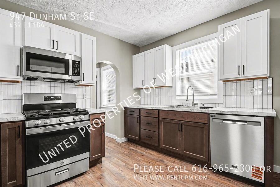 947 Dunham St Se - Photo 2 of 20