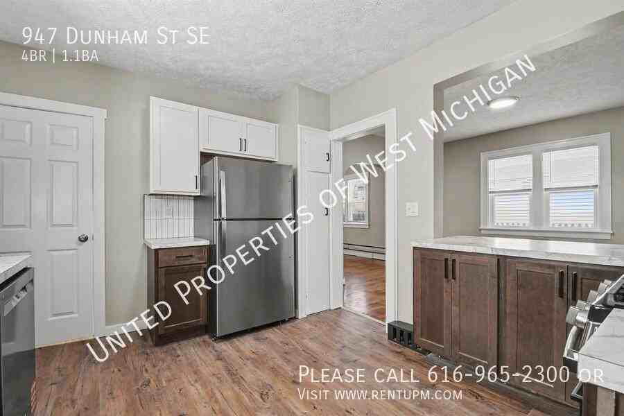 947 Dunham St Se - Photo 3 of 20