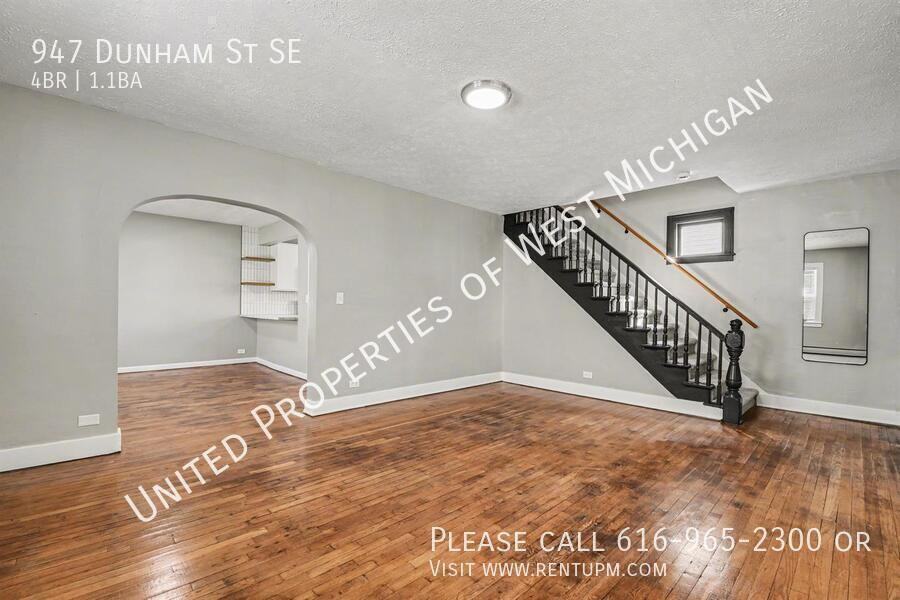 947 Dunham St Se - Photo 6 of 20
