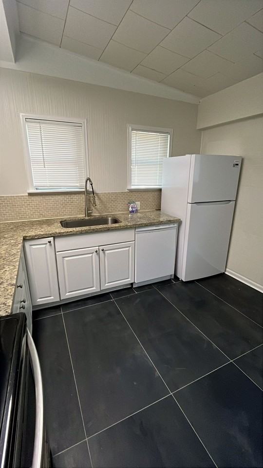 834 Sw 11th St #C - Photo 2 of 16