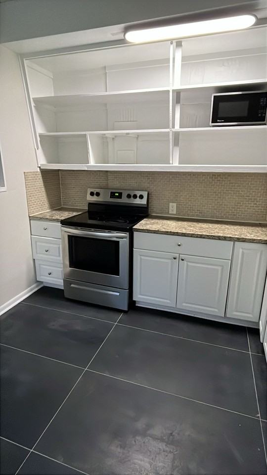 834 Sw 11th St #C - Photo 3 of 16