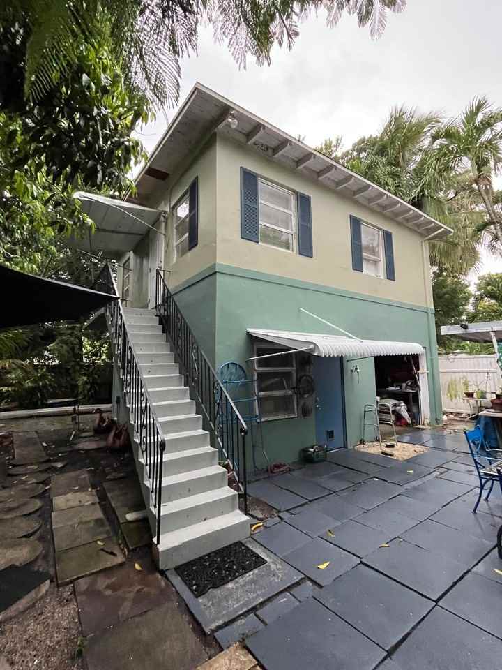 834 Sw 11th St #C - Photo 4 of 16