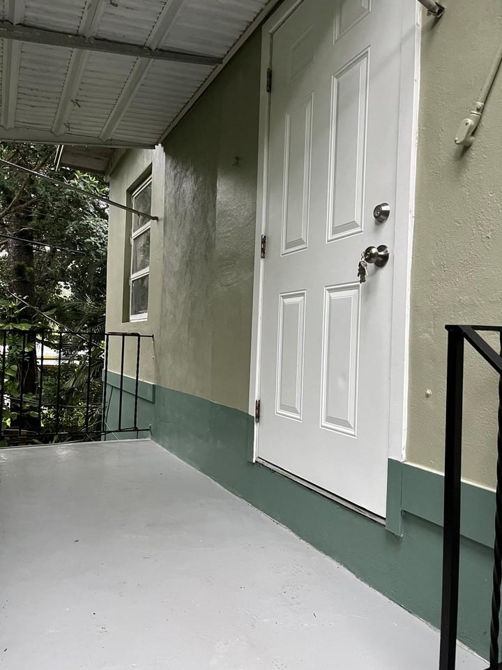 834 Sw 11th St #C - Photo 6 of 16