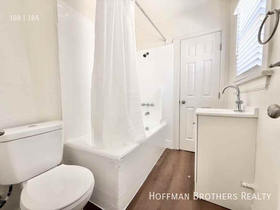 316 1/2 W 50th St - Photo 5 of 5