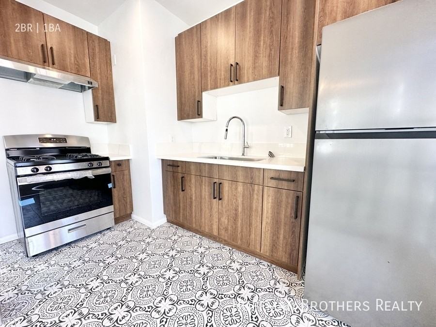 643 N Spaulding Ave - Photo 4 of 13