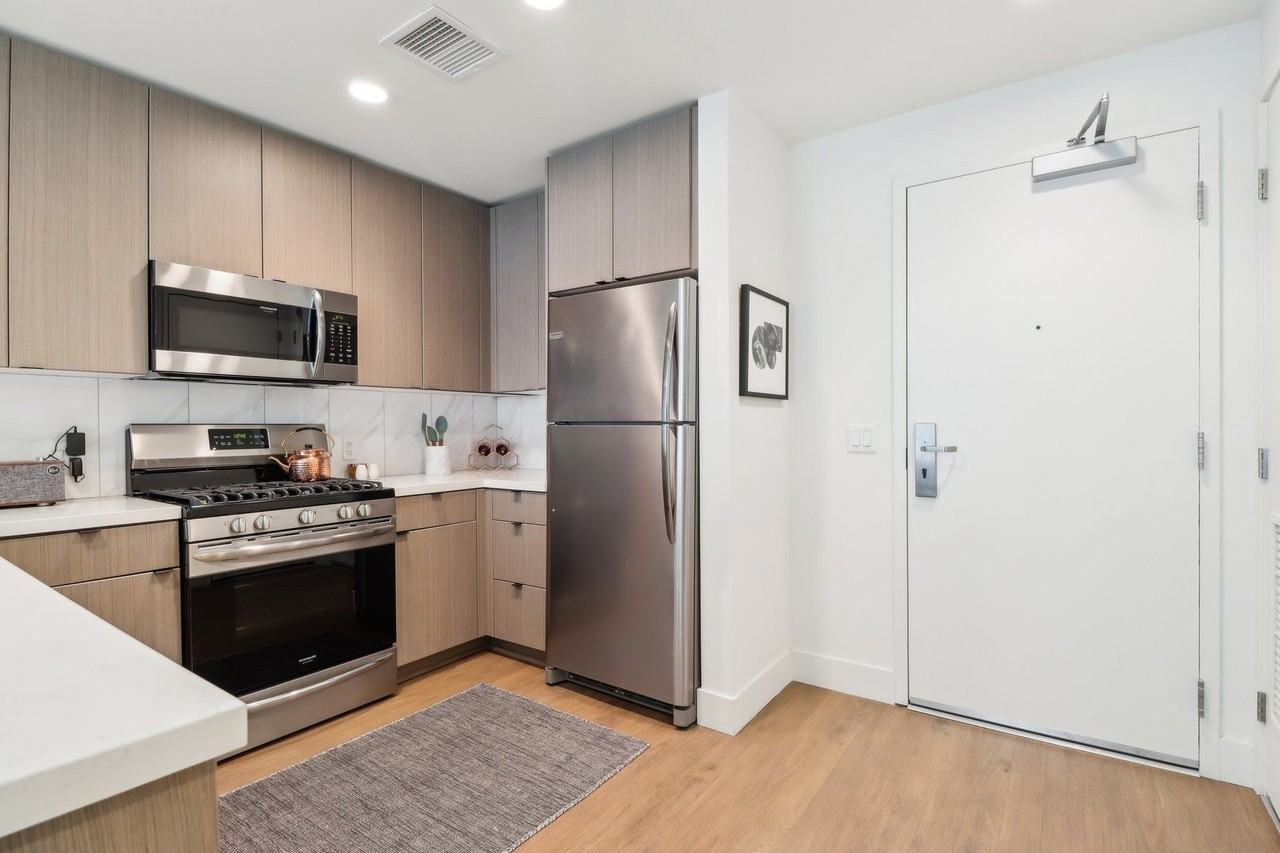 Apex and Alina - Photo 2 of 36