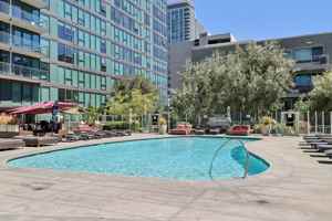featured image of 900 S Figueroa St