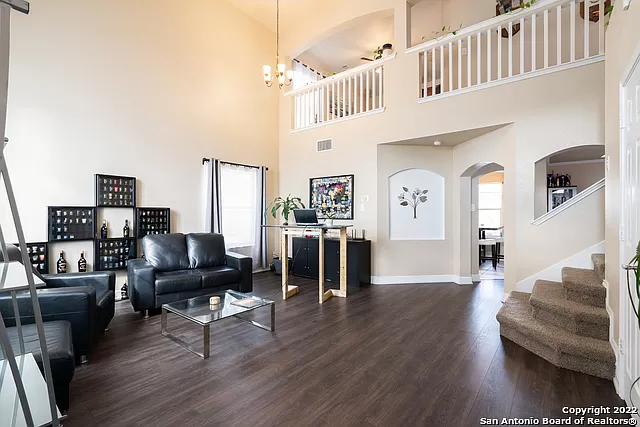 10031 Moffitt Dr - Photo 5 of 50