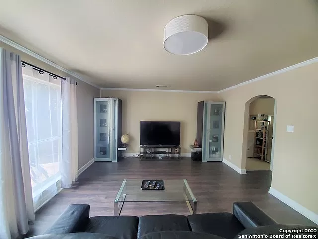 10031 Moffitt Dr - Photo 7 of 50