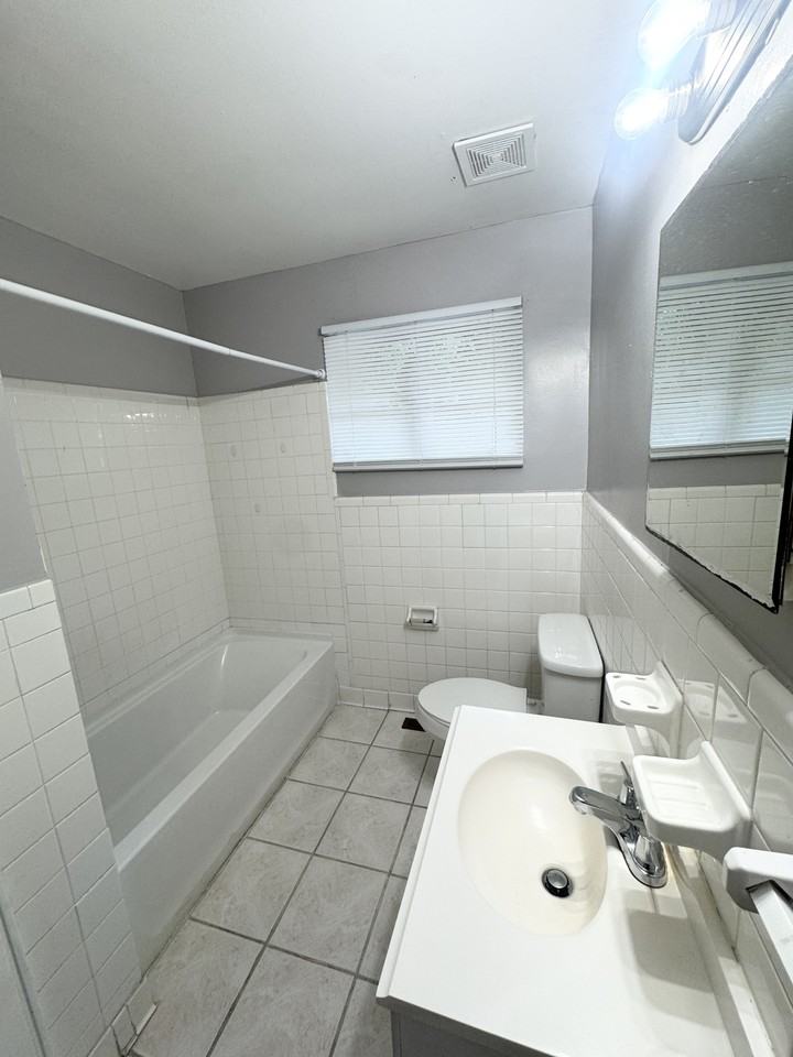 1523 Canterbury Rd #1 - Photo 5 of 10