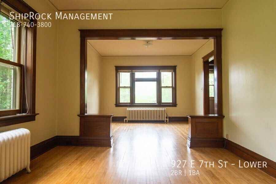 927 E 7th St - Photo 2 of 15