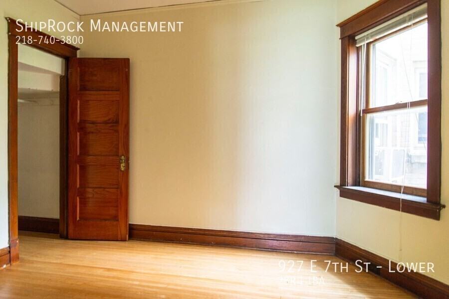 927 E 7th St - Photo 7 of 15