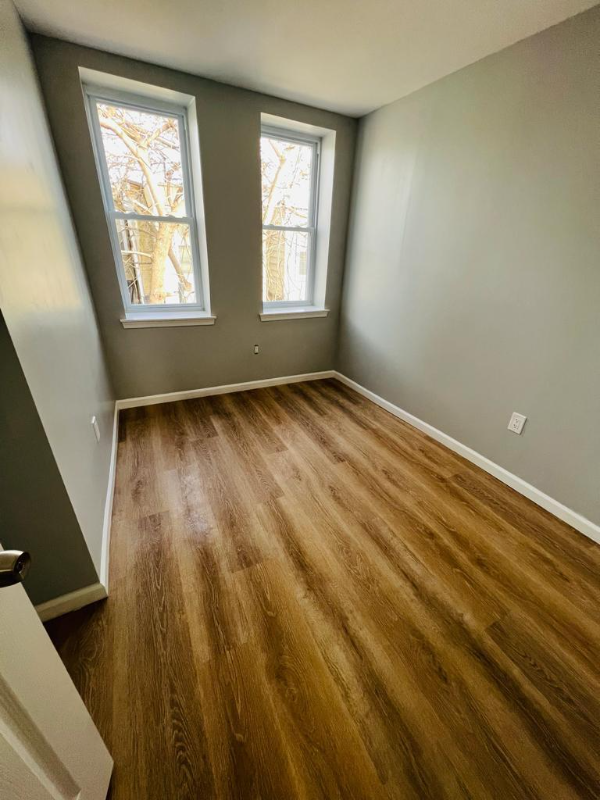 2413 N Bancroft St - Photo 2 of 8