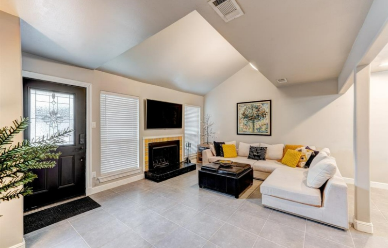 775 Worthshire St - Photo 2 of 9