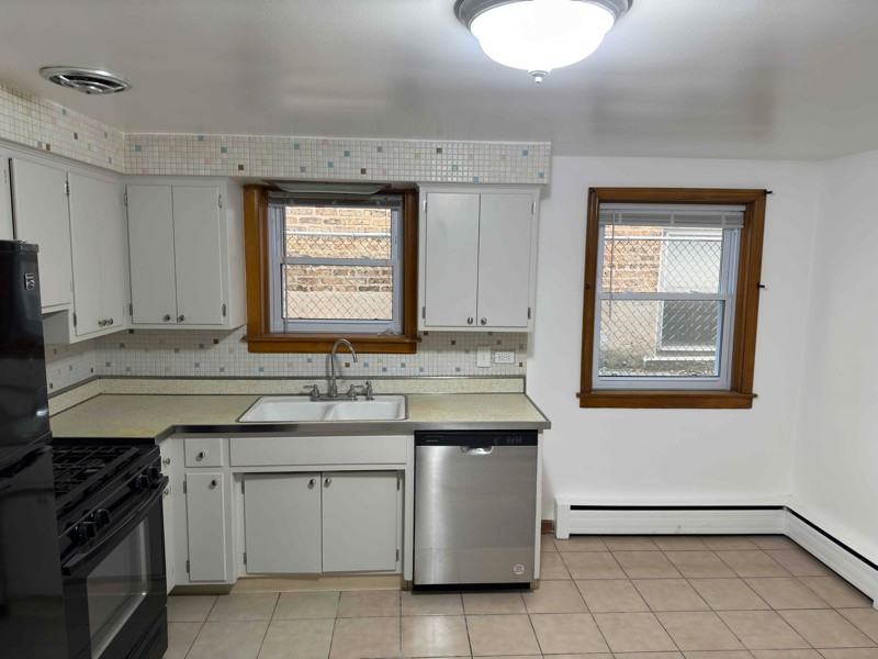 5807 W Addison St #G - Photo 2 of 16