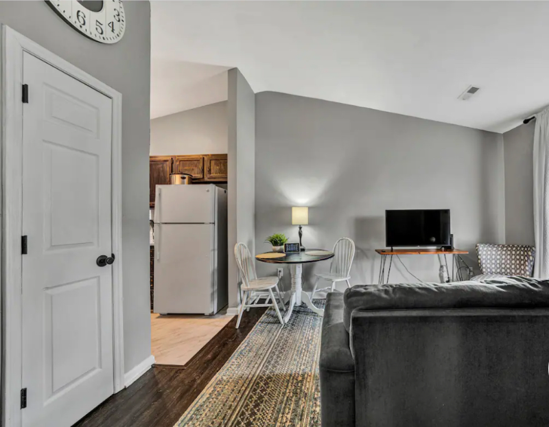 912 Kyle Ave Ne - Photo 5 of 17