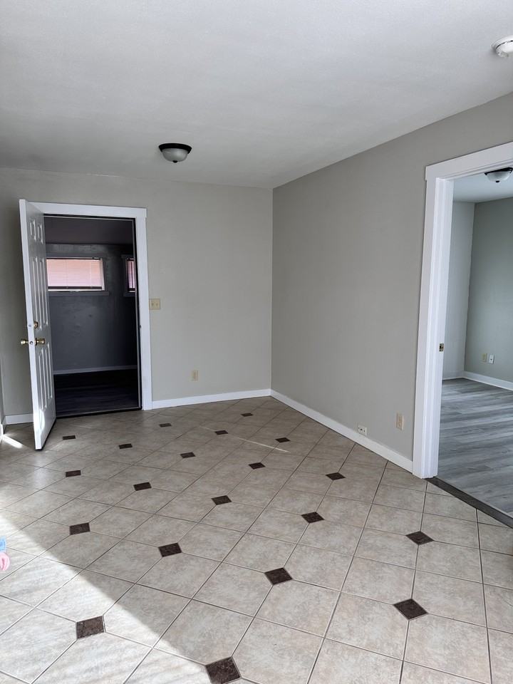 215 Van Scoyoc Ave Sw #B - Photo 5 of 14