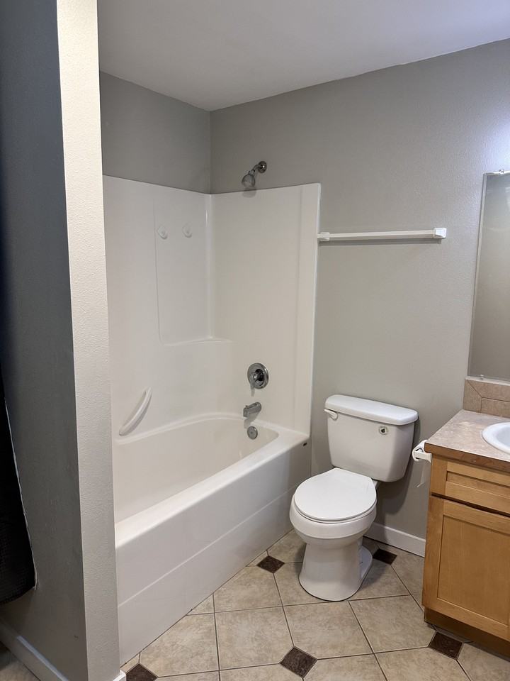 215 Van Scoyoc Ave Sw #B - Photo 6 of 14