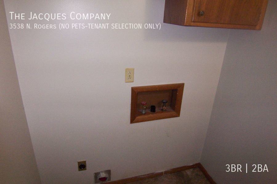 3538 N Rogers Ave - Photo 5 of 15