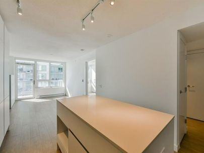908 Quayside Dr #1 - Photo 4 of 21