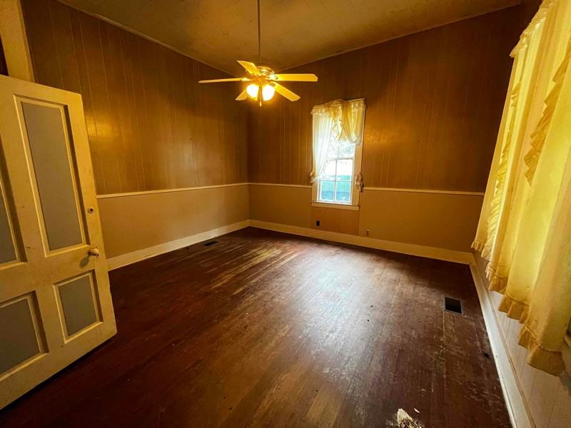 530 W New York Ave - Photo 3 of 12