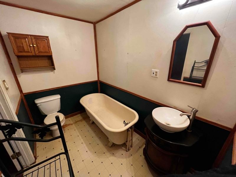530 W New York Ave - Photo 4 of 12