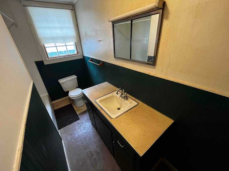 530 W New York Ave - Photo 7 of 12