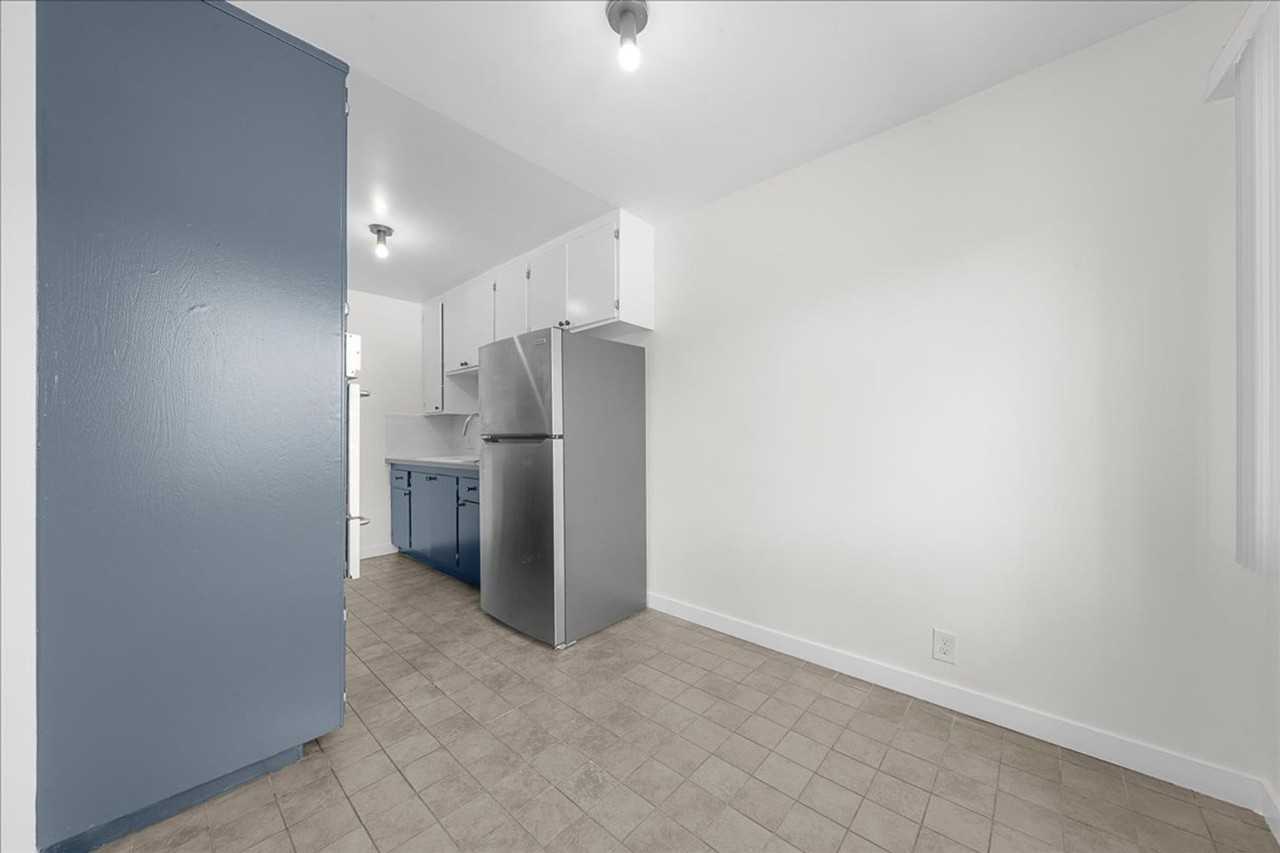 1437 E Windsor Rd #15 - Photo 3 of 25