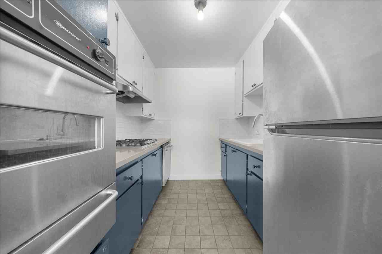 1437 E Windsor Rd #15 - Photo 4 of 25