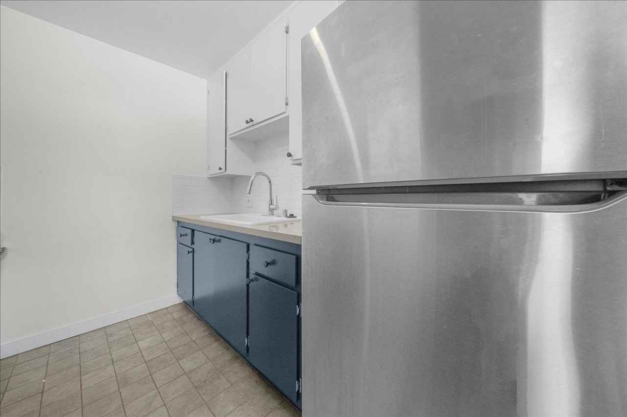 1437 E Windsor Rd #15 - Photo 6 of 25