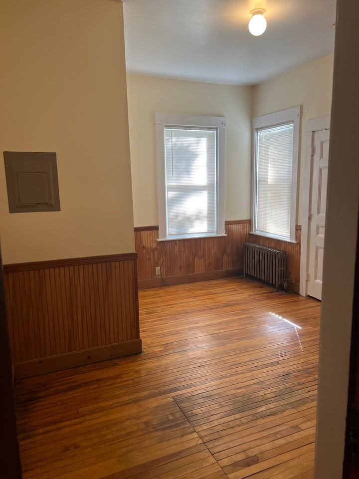 14 Beacon St #2 - Photo 4 of 9