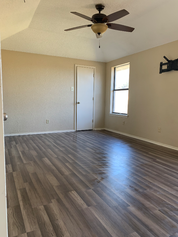 606 Heritage Trl - Photo 4 of 12