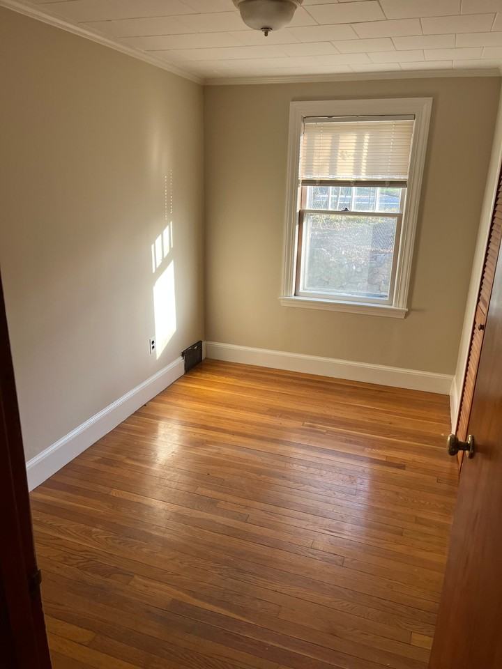 61 Mechanic St - Photo 3 of 8