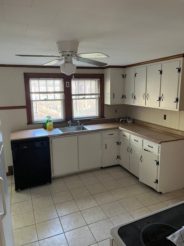 61 Mechanic St - Photo 7 of 8