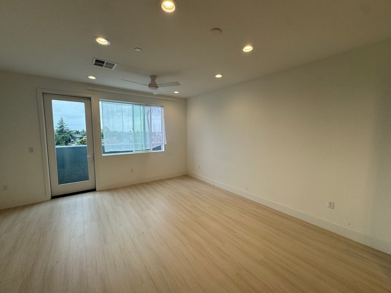 9887 Macarthur Blvd #E - Photo 2 of 13