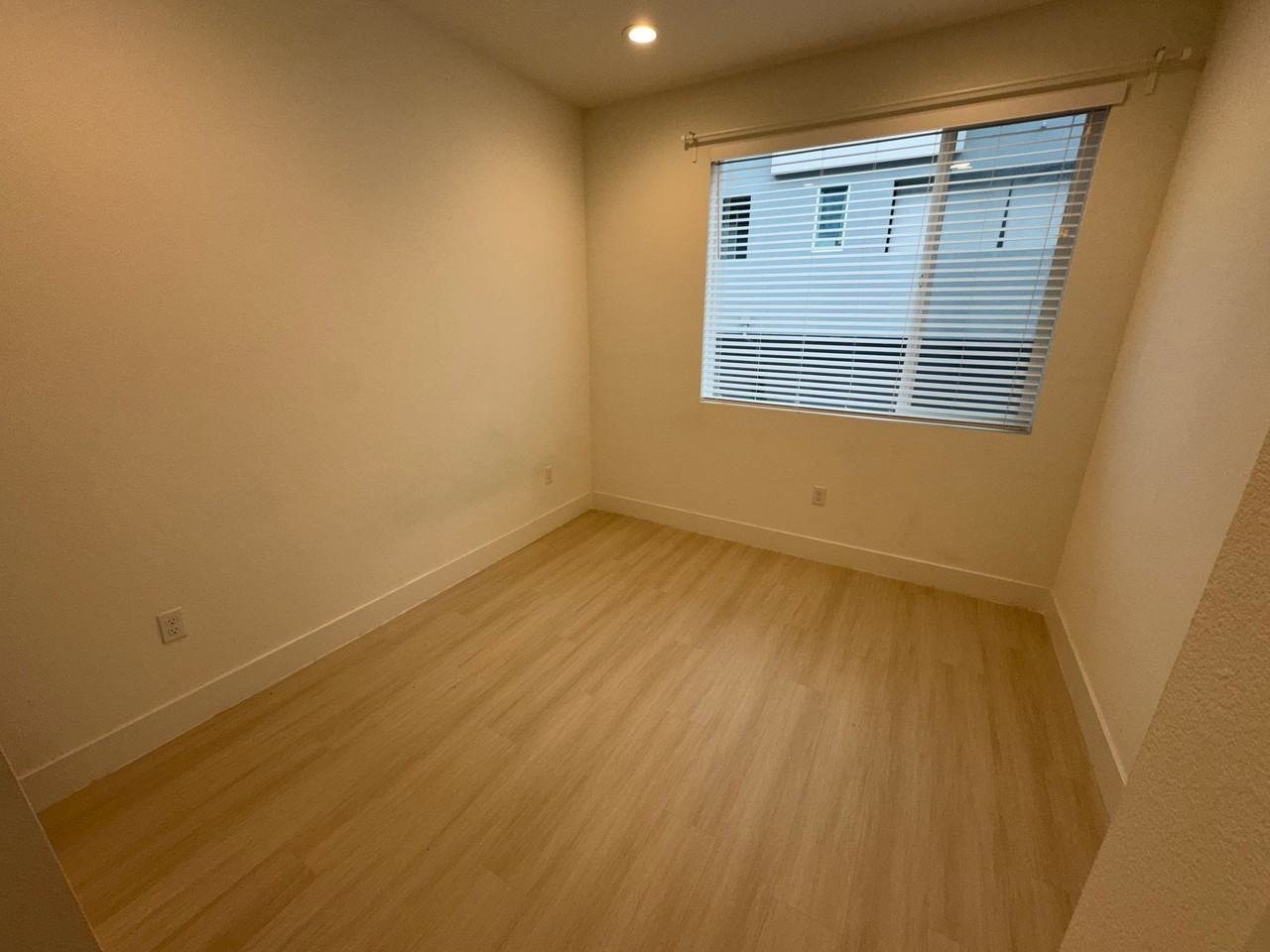 9887 Macarthur Blvd #E - Photo 4 of 13