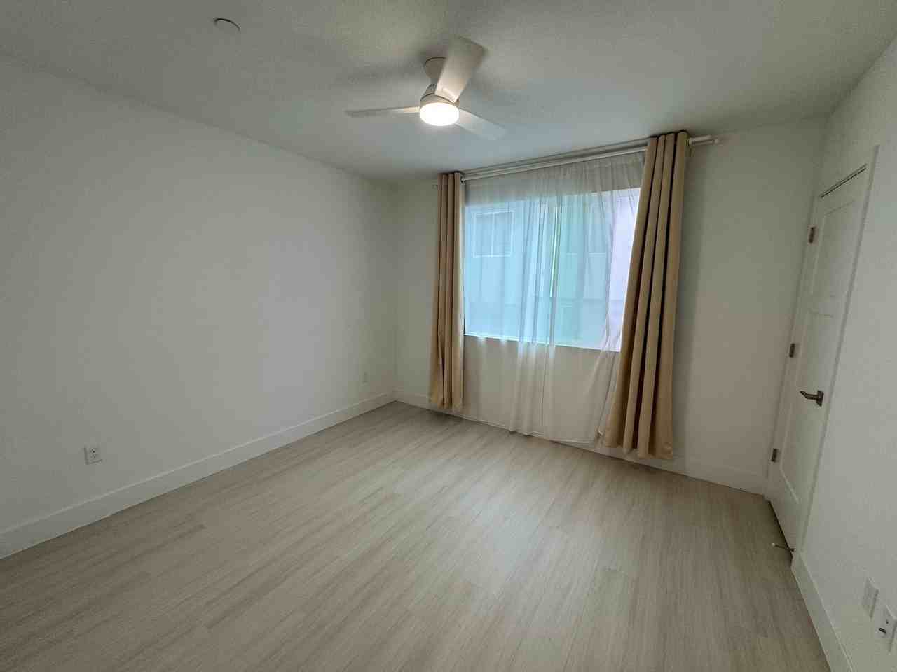 9887 Macarthur Blvd #E - Photo 5 of 13