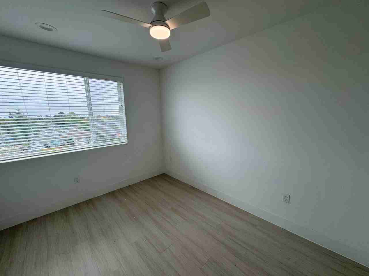 9887 Macarthur Blvd #E - Photo 7 of 13