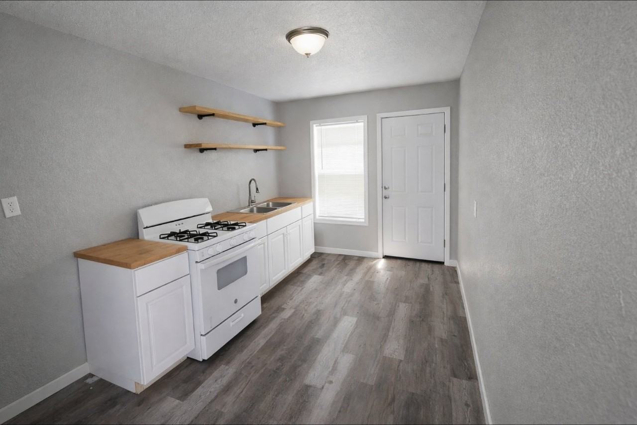 821 S Alameda St #1 - Photo 4 of 5