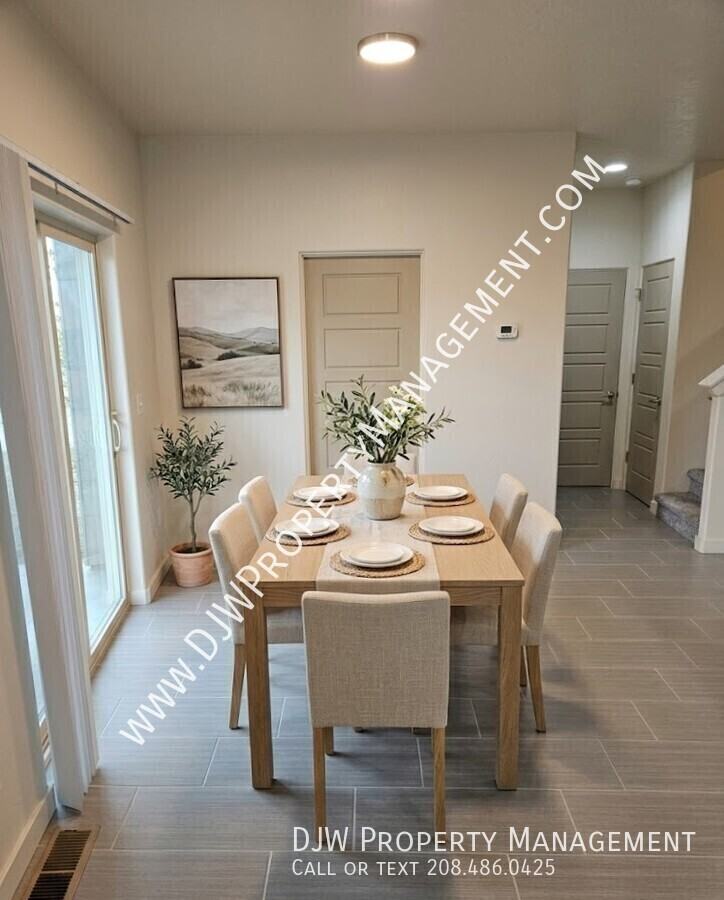 3006 N Leblanc Way - Photo 4 of 9