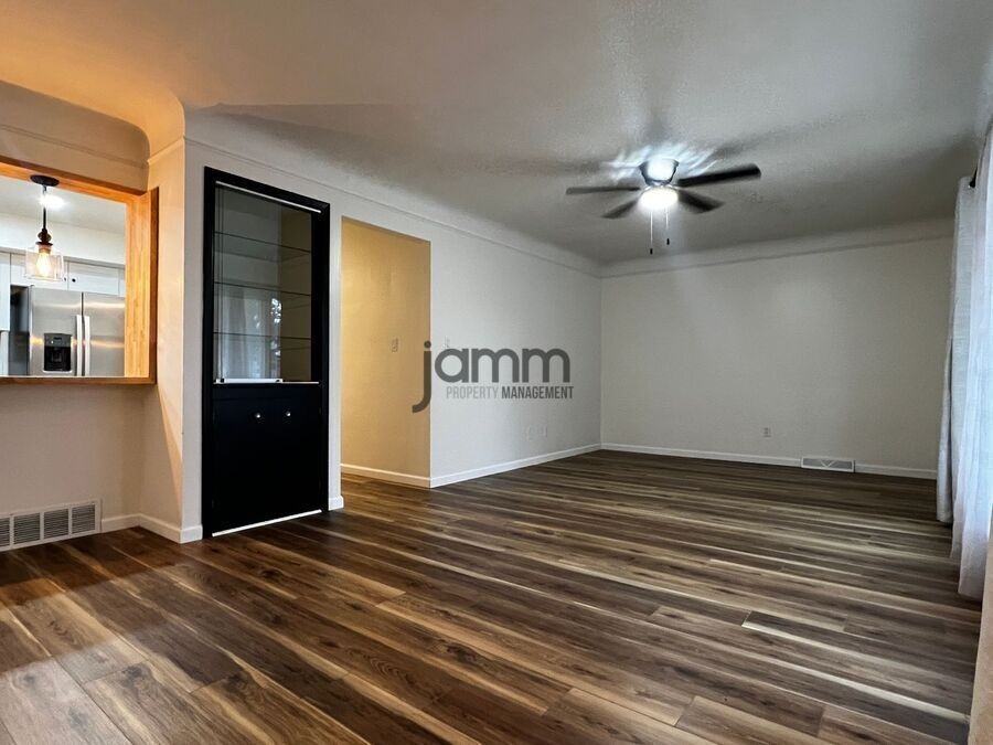 2702 Grovewood Ave - Photo 4 of 26