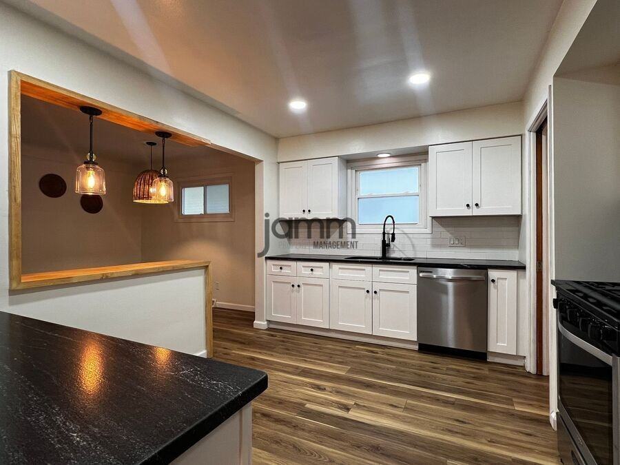 2702 Grovewood Ave - Photo 6 of 26